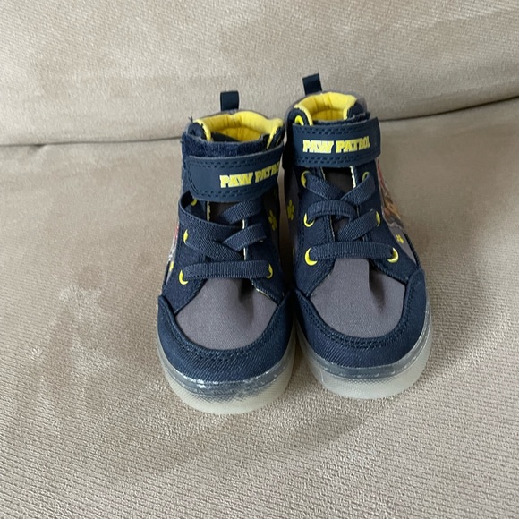 Paw Patrol Toddler size 8 light up high top skeakers - Picture 3 of 3